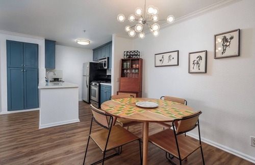 Hollywood Condo | Pet-Friendly 2BR Oasis in Historic Hollywood with Ocean Views