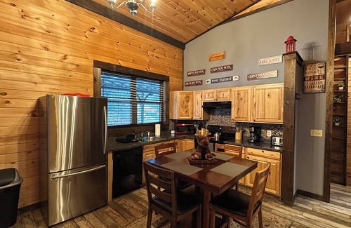 Lake Placid Condo | Cozy 2br ADK Style Condo #9 - Steps from Main St & Mirror Lake