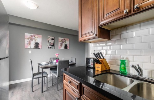 Rosedale Apartment | Cozy 2BR Apartment with Netflix - Close to Downtown Hamilton