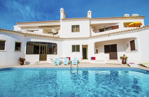 Castelo Apartment | Beautiful Apartment with Pool, A/C & Oceanfront Views