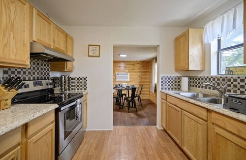 Broken Bow Cabin | Cozy 2Br Cabin with Hot Tub, BBQ & Smart TV – Guest Rated 9.8
