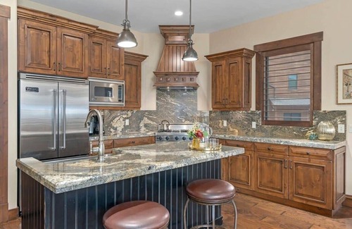 Park City House | Ideal 2BR Canyons Villa with Pool & Hot Tub near Lifts