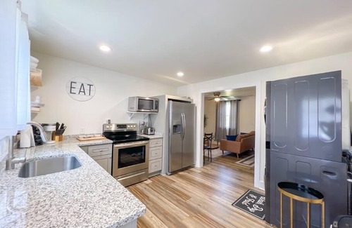 Parker Apartment | Pet-Friendly 2BR Retreat Near Swamp Rabbit Trail!