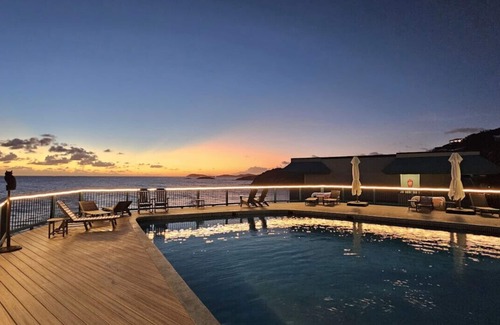Bolongo Bay Condo | Beachfront 2BR Condo with Pools and Onsite Dining!