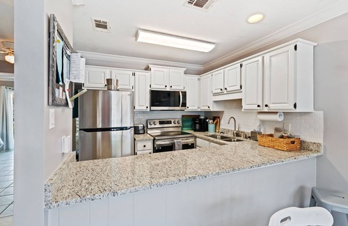 Gulf Shores Apartment | 2BR Condo Beach Access, Pool and Walk to Hangout!