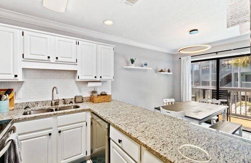 Gulf Shores Apartment | 2BR Condo Beach Access, Pool and Walk to Hangout!