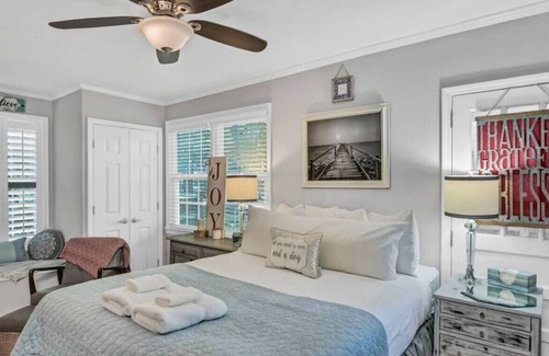 Rosewood House | Perfect 2BR Cottage Near USC & Fort Jackson, Pet Friendly