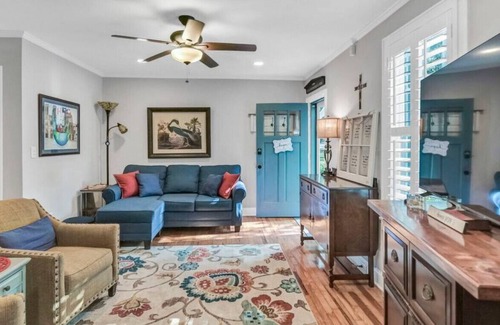 Rosewood House | Perfect 2BR Cottage Near USC & Fort Jackson, Pet Friendly