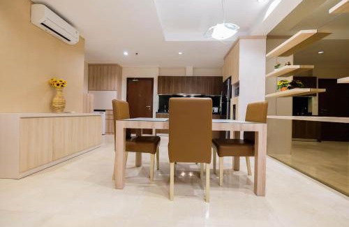 Mampang Prapatan Apartment | Modern 2BR L'Avenue Apartment with Pool & Family Friendly