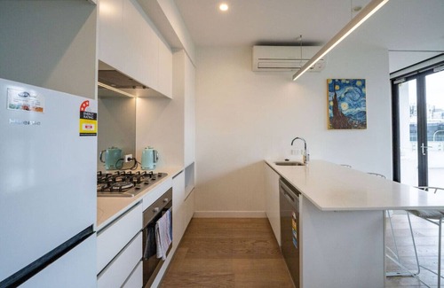 Spring Hill Apartment | 2BR Cozy Central Brisbane Apt w/Huge Balcony&Pool