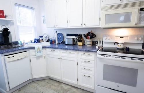 Ashtabula House | Idyllic 2BR Lakefront Retreat with Breathtaking Views