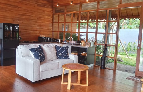 Sambahan House | Cozy Villa with Breathtaking Rice Paddy Views & Pool