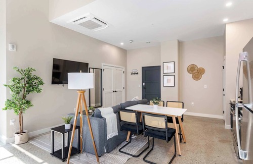 Downtown Cincinnati Apartment | 2BR CozySuites OTR Downtown #12
