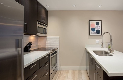 Whistler House | Modern Townhome Retreat with Lake View in Whistler