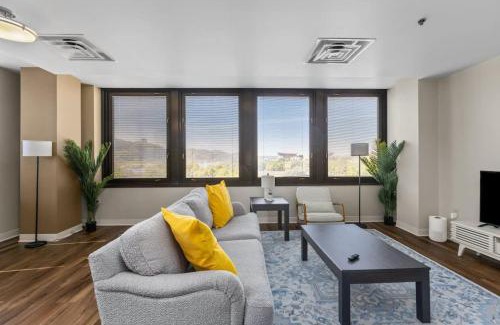 Downtown Pittsburgh Apartment | Stylish 2BR Downtown Apartment with Gym & Deck Access