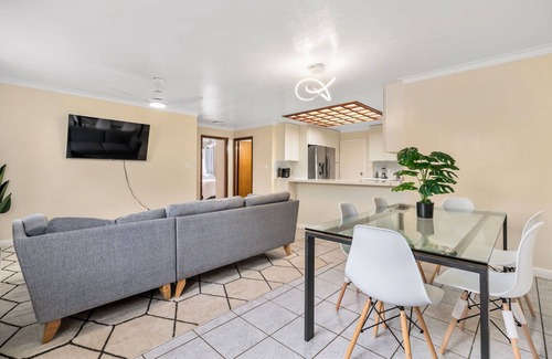Ewa House | Idyllic Hawaiian Dreamin’: Serene 2BR Home with Pool