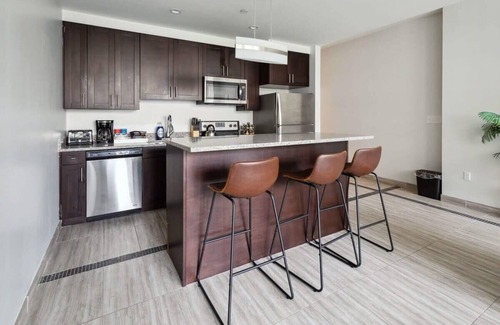 Downtown Detroit Apartment | Elegant 2BR Executive Downtown Retreat - Rated 9.8/10