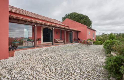Sobral de Monte Agraco Villa | Inviting 2BR Farmhouse with Pool and Oceanfront Views