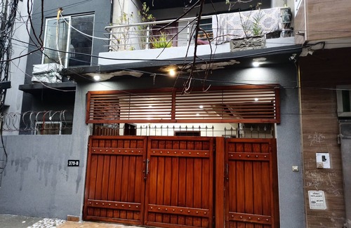 Lahore House | Modern 2BR House with Breakfast in Prime Location