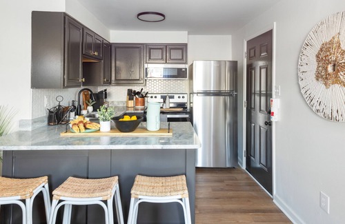 Buckroe Beach House | Renovated 2-Bed Retreat with Spa & Breakfast Included!