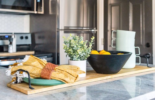 Buckroe Beach House | Renovated 2-Bed Retreat with Spa & Breakfast Included!