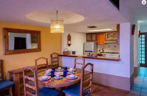 La Florida Villa | Garden Villa Retreat at Villas el Rancho with Kitchen & Breakfast