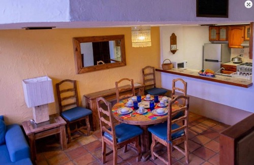 La Florida Villa | Garden Villa Retreat at Villas el Rancho with Kitchen & Breakfast