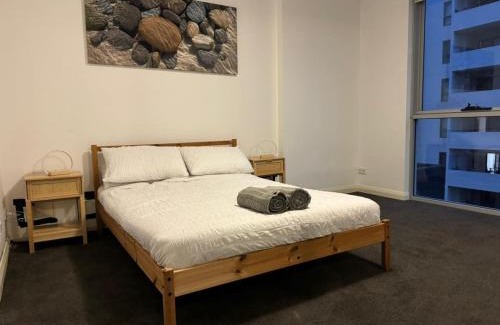 Warwick Farm Apartment | 2BR Gem Heart of Liverpool