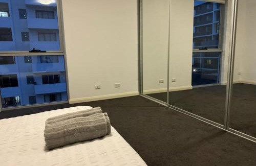 Warwick Farm Apartment | 2BR Gem Heart of Liverpool
