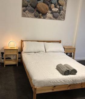 Warwick Farm Apartment | 2BR Gem Heart of Liverpool