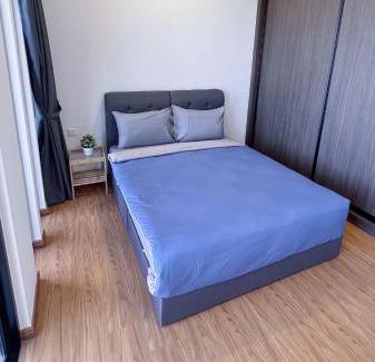 George Town Apartment | Elegant 2BR Georgetown Suite with Rooftop Pool & Hot Tub