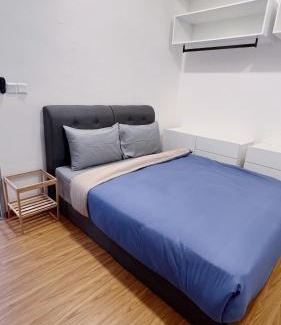 George Town Apartment | Elegant 2BR Georgetown Suite with Rooftop Pool & Hot Tub