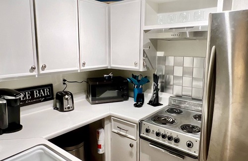 Cape Royale Condo | Cozy 2Br Getaway Near Lake Livingston with Spa & Hot Tub