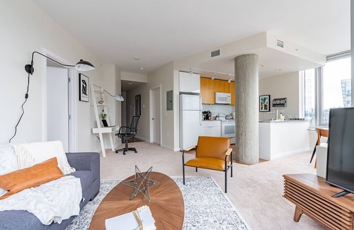 West Bellevue Apartment | Discover Sophari's 2BR Retreat in Bellevue with Pool