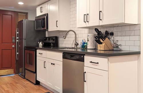 Fremont Apartment | Convenient 2BR in Seattle, Steps from Downtown & UW