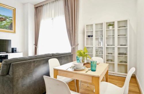 Chinatown House | Cozy Lucky Tower Residence: 2BR Condo with Pool & Spa