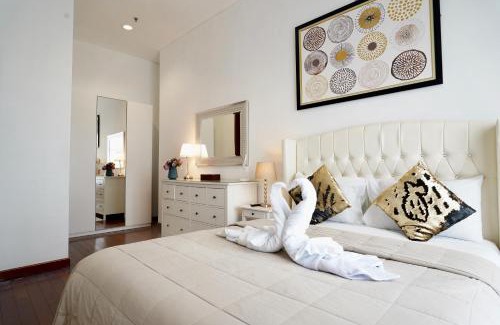 Chinatown House | Cozy Lucky Tower Residence: 2BR Condo with Pool & Spa