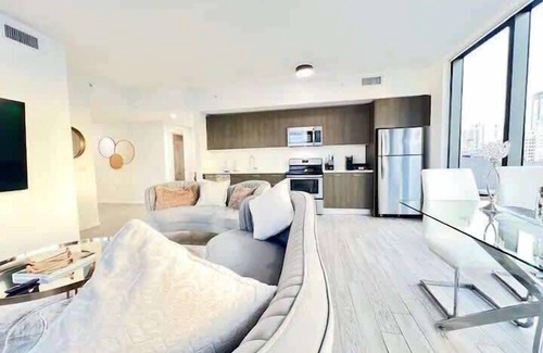 West End Apartment | 2BR Lux Downtown Apt amazing view Austin
