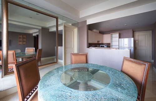 Jakarta Apartment | Elegant 2BR Apartment in Central Jakarta with Hotel Perks
