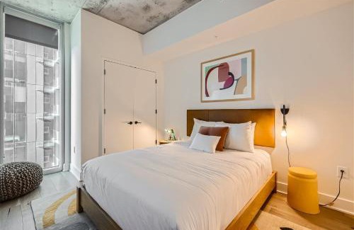 Rainey Street Historic District Apartment | Elegant 2BR Retreat with Rooftop Pool and Scenic Views