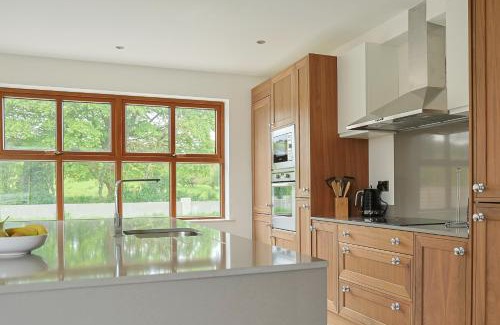 Lecemy House | DG Meadow View - Pet Friendly 7 Bedroom Home in Donegal