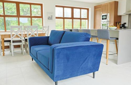 Lecemy House | DG Meadow View - Pet Friendly 7 Bedroom Home in Donegal