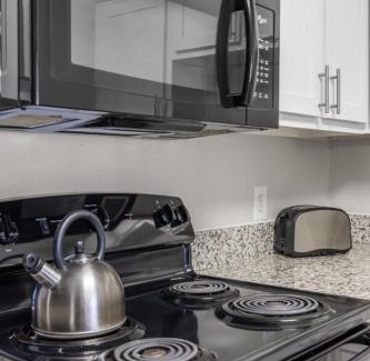Pleasant Valley Apartment | 2BR Modern Hideaway near Downtown, Gated, Pool