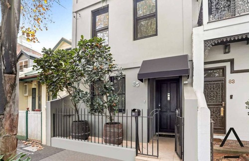 Alexandria House | Modern 2BR Retreat in Leafy Alexandria with Family Amenities