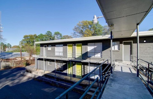 University District Apartment | Family-Friendly 2BR Near University of Memphis Awaits