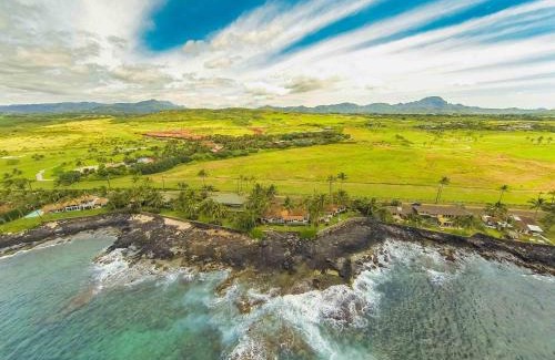 Poipu House | Oceanfront Poipu Cottage with Hot Tub & Perfect 10 Rating