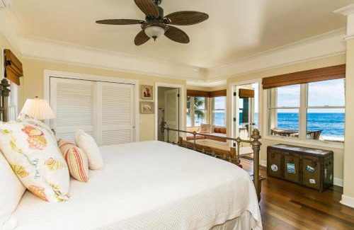 Poipu House | Oceanfront Poipu Cottage with Hot Tub & Perfect 10 Rating