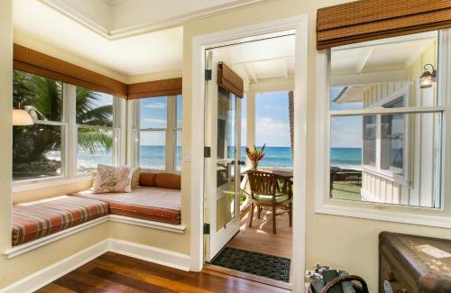 Poipu House | Oceanfront Poipu Cottage with Hot Tub & Perfect 10 Rating