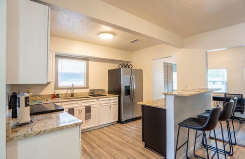 Orlando House | Cozy 2-Bedroom Retreat with Laundry and Pet-Friendly Perks