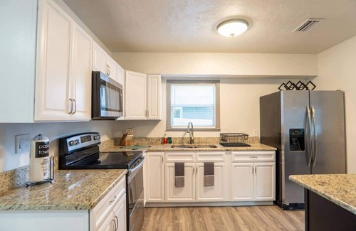 Orlando House | Cozy 2-Bedroom Retreat with Laundry and Pet-Friendly Perks